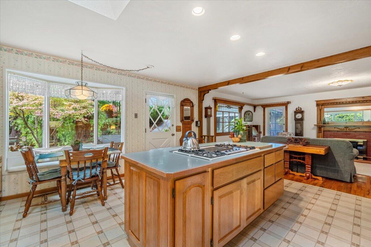 5170 Woodland Way