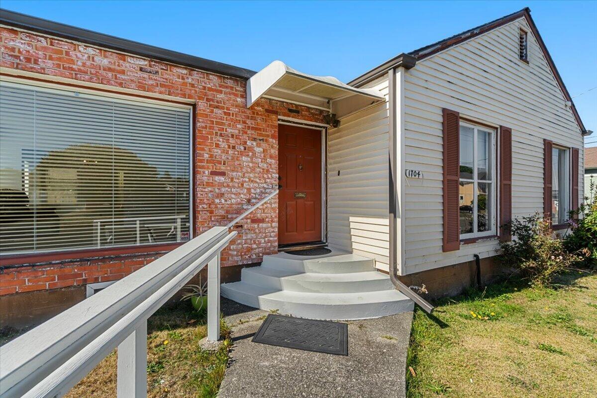 1704 I Street