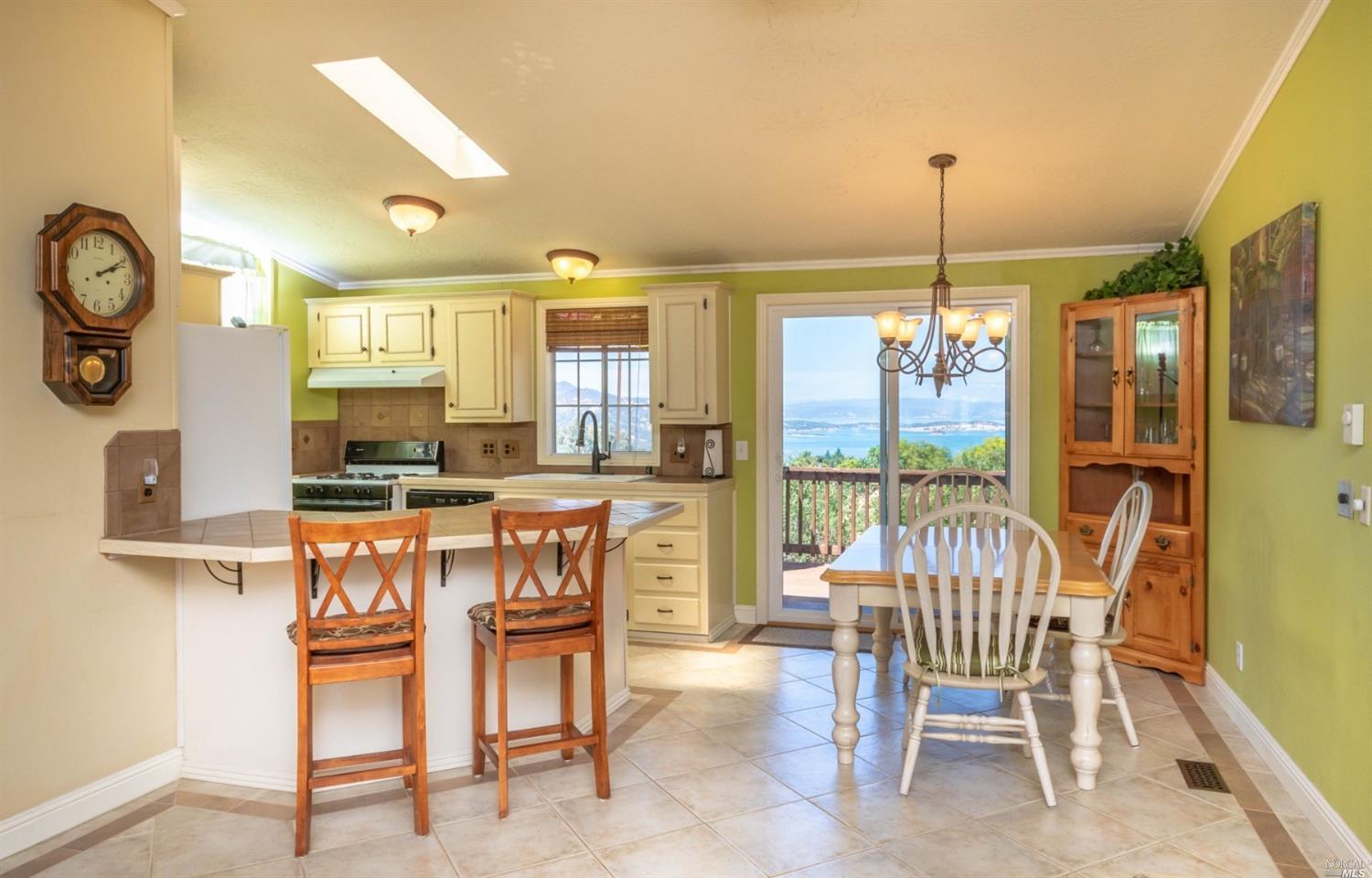 208 Manzanita Ln