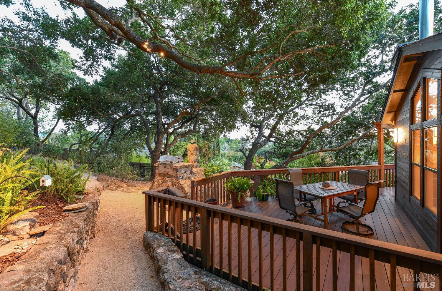 54 El Monte Way
