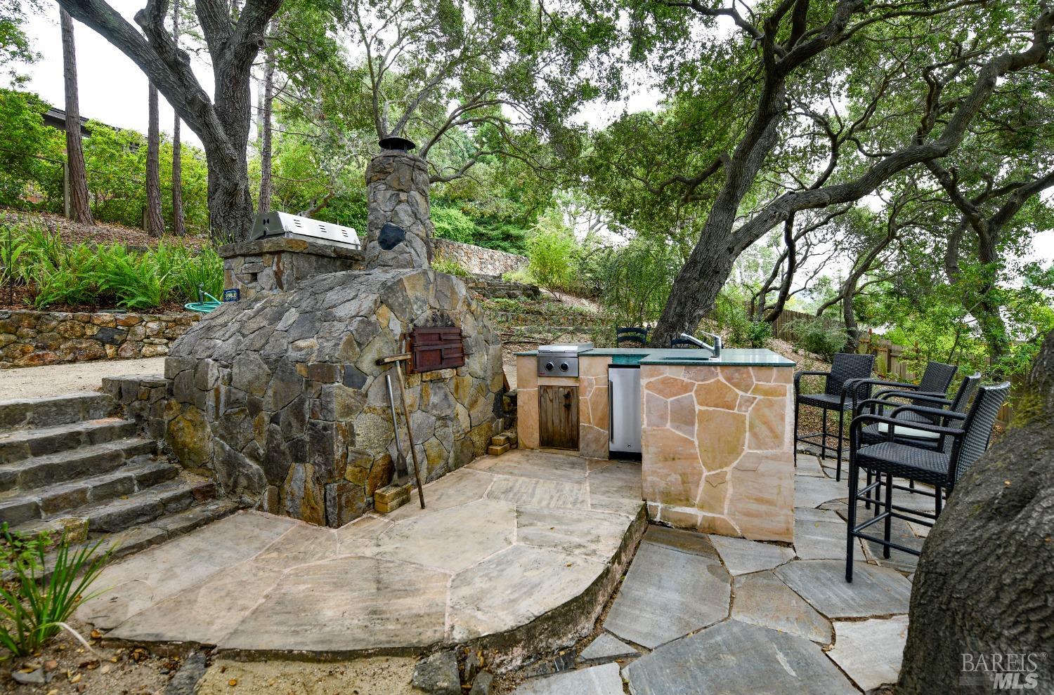 54 El Monte Way
