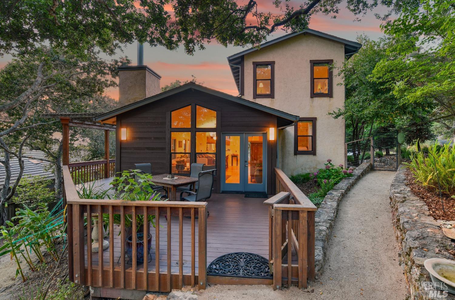 54 El Monte Way