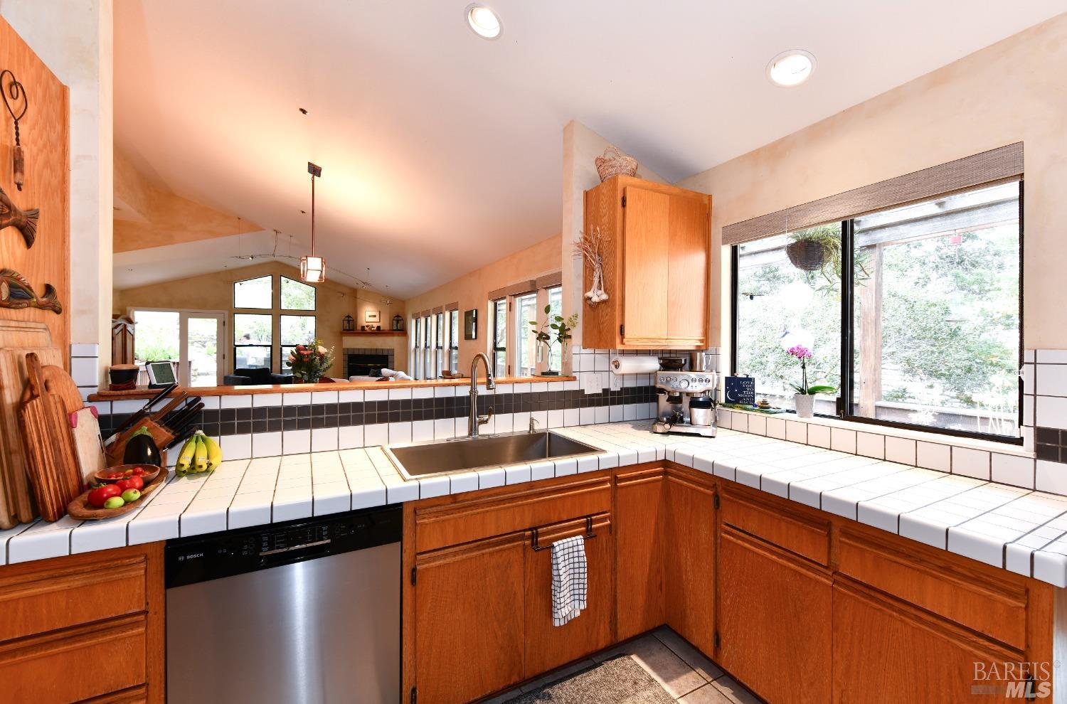 54 El Monte Way