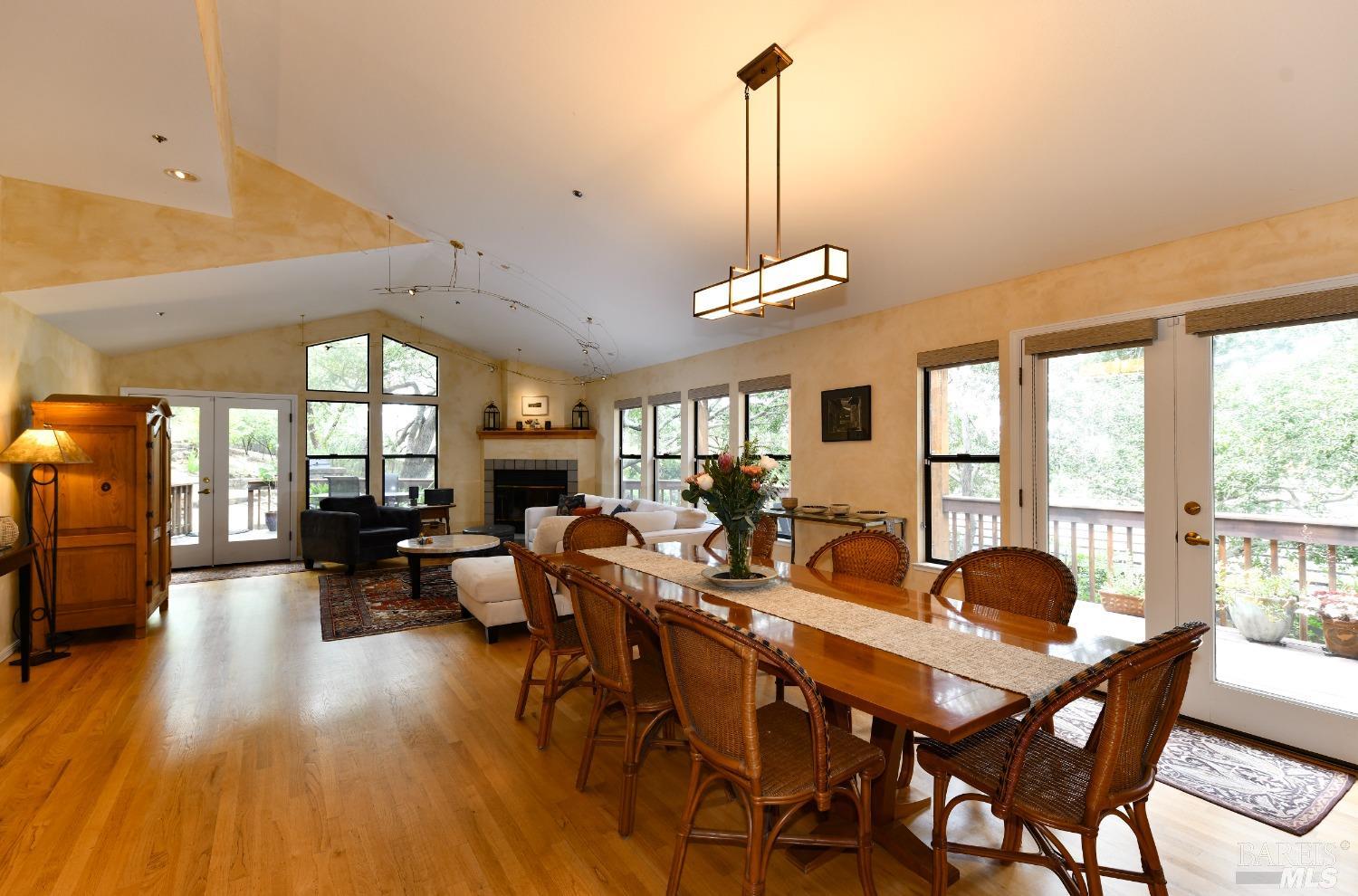 54 El Monte Way