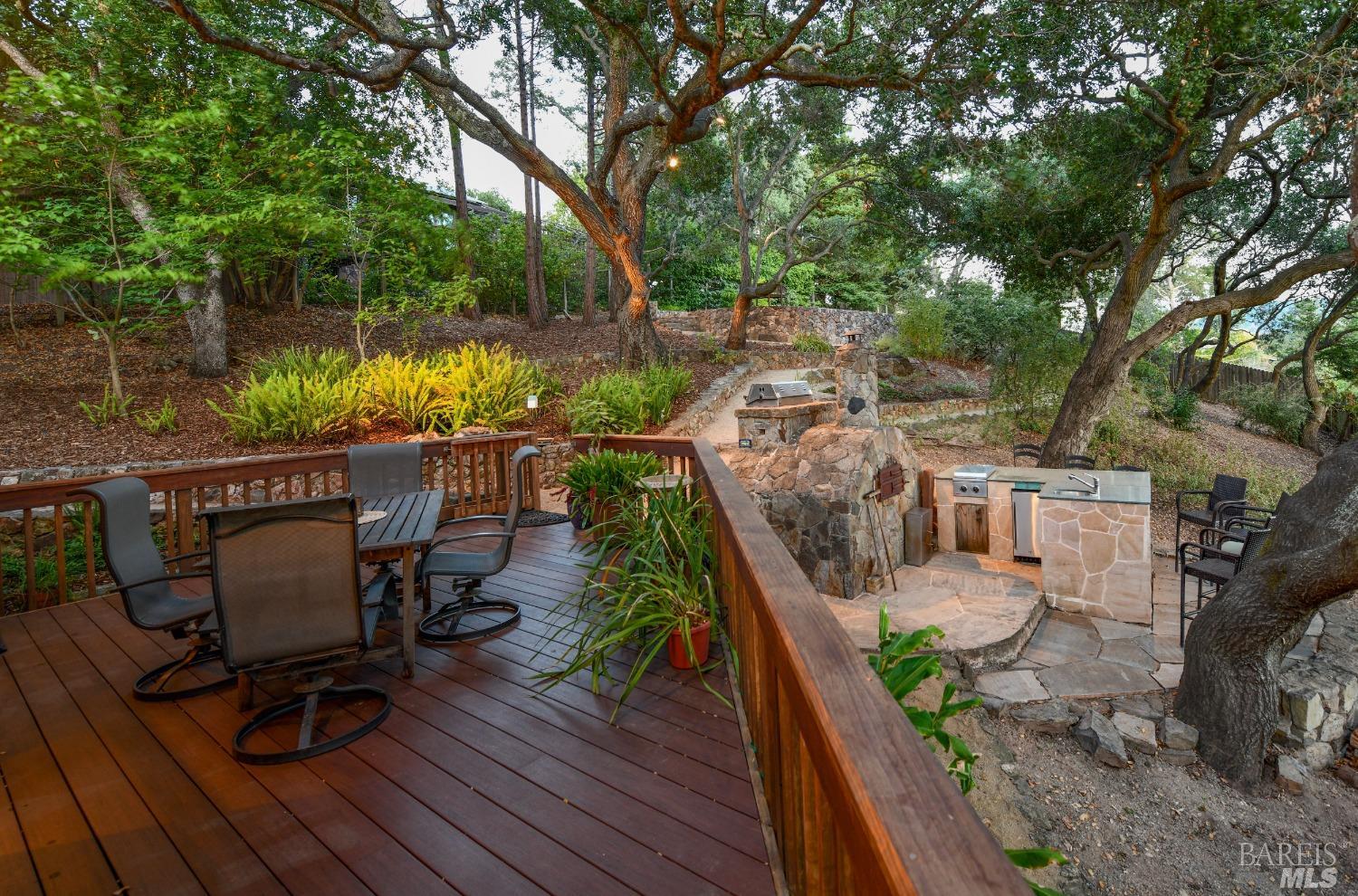 54 El Monte Way