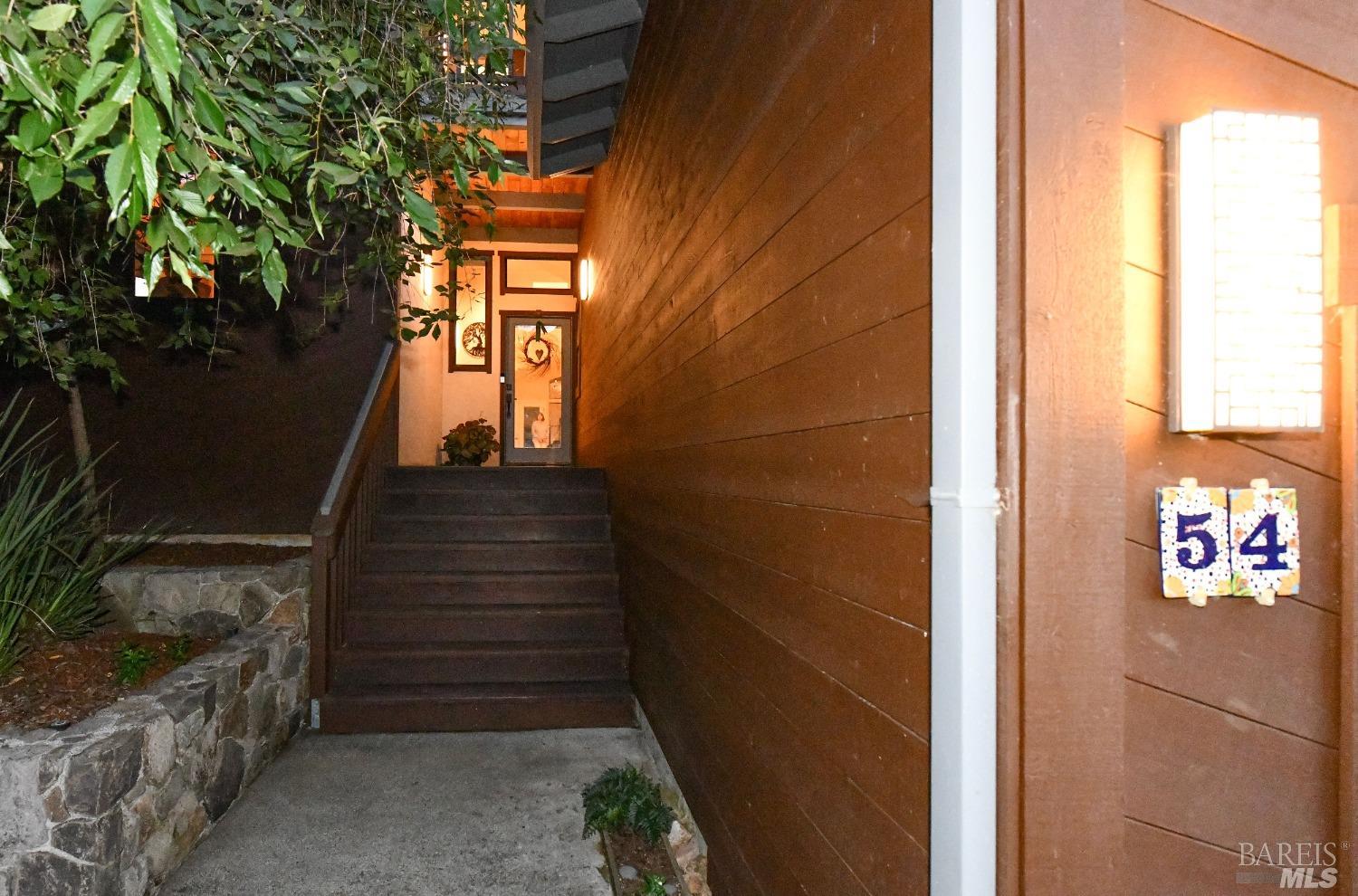 54 El Monte Way