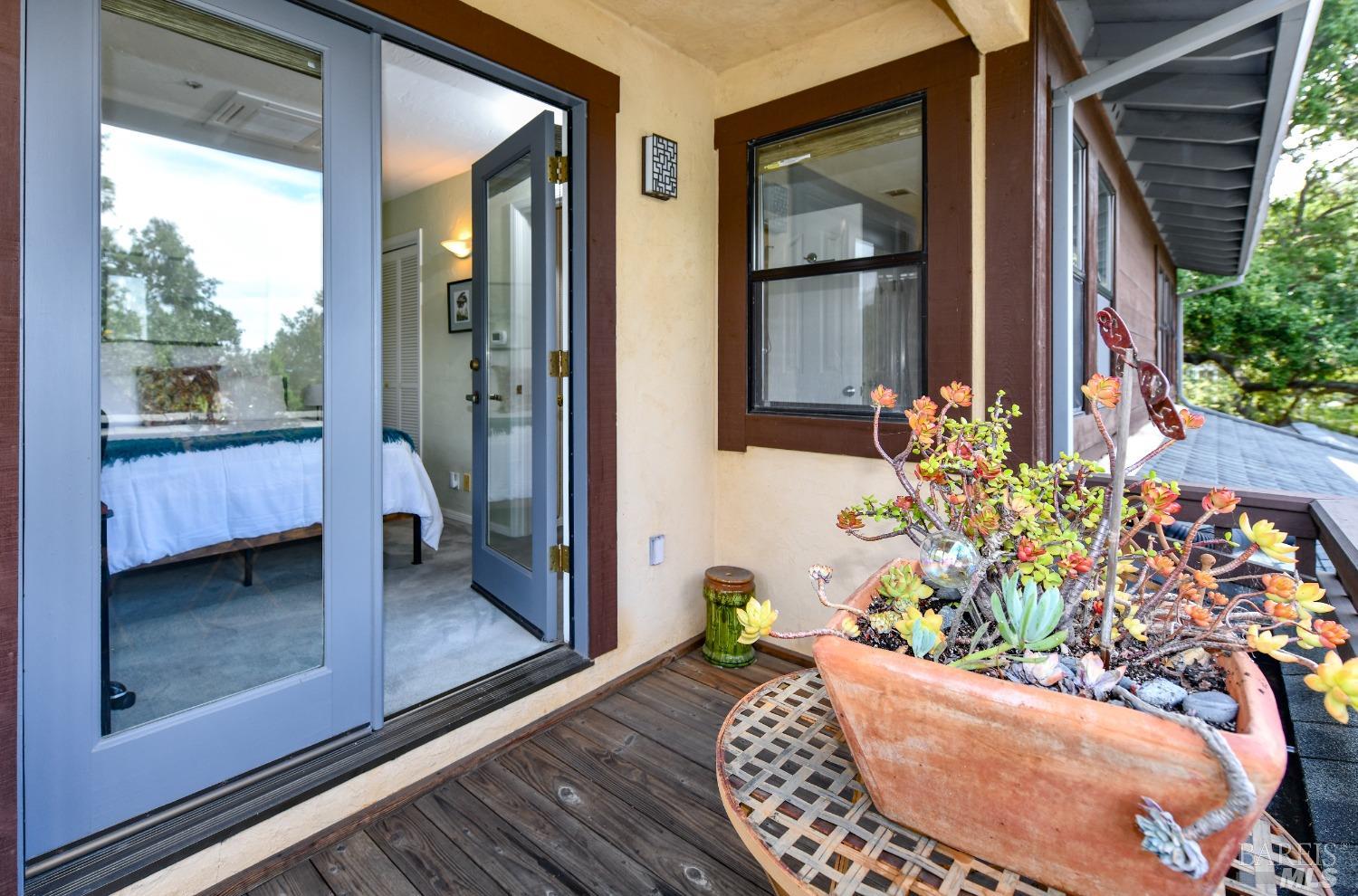 54 El Monte Way