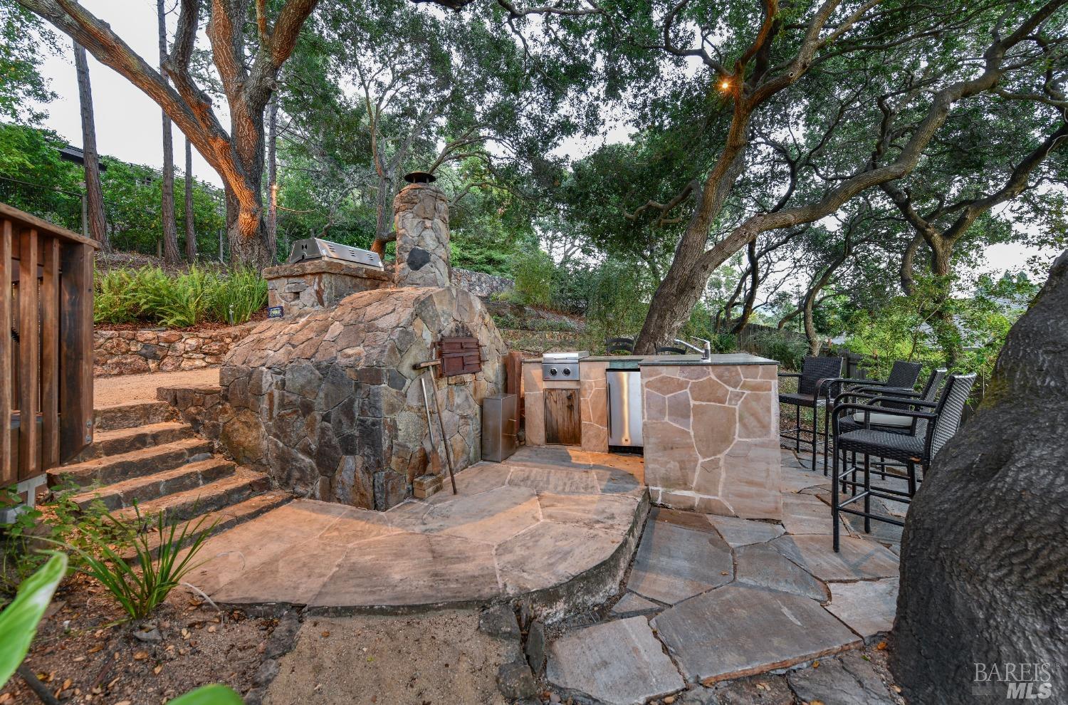 54 El Monte Way