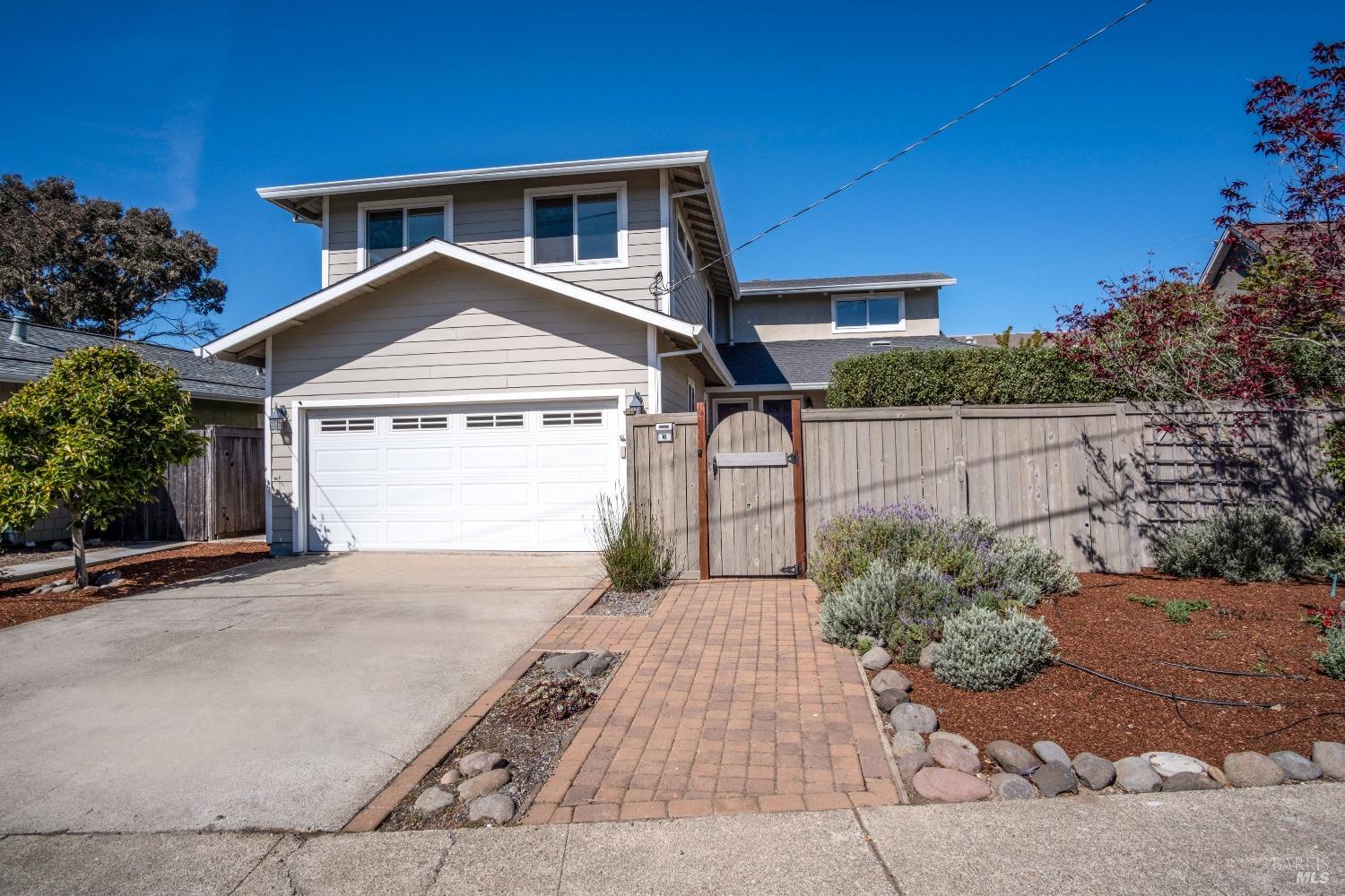 16 Estrada Ln