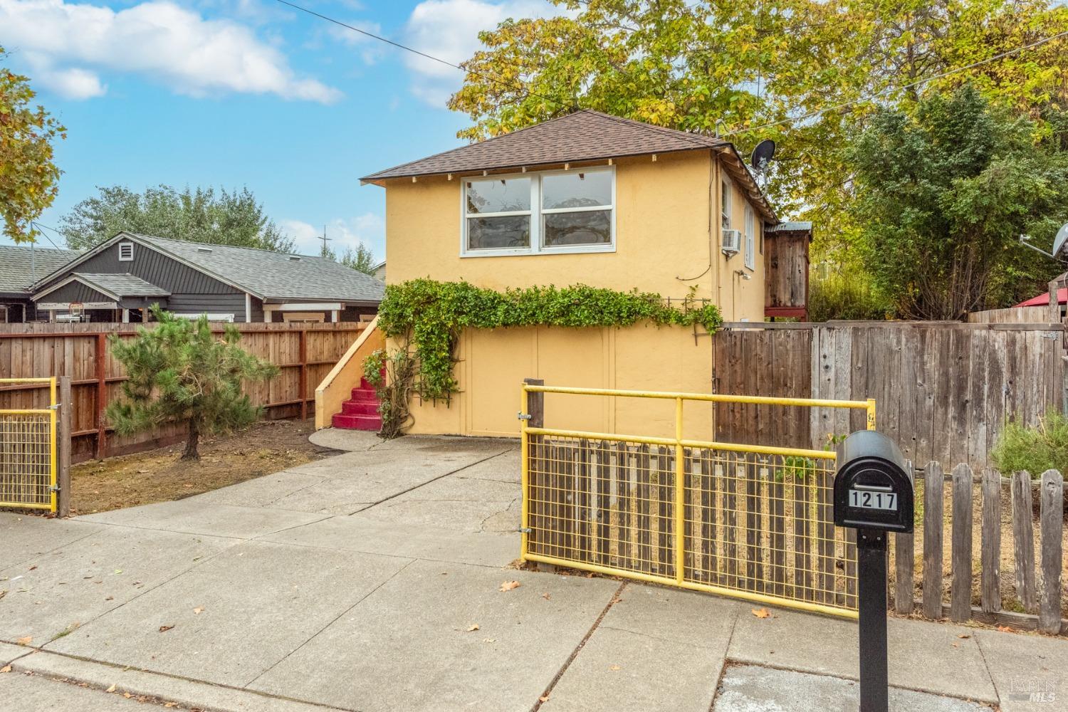 1217 Temple Ave