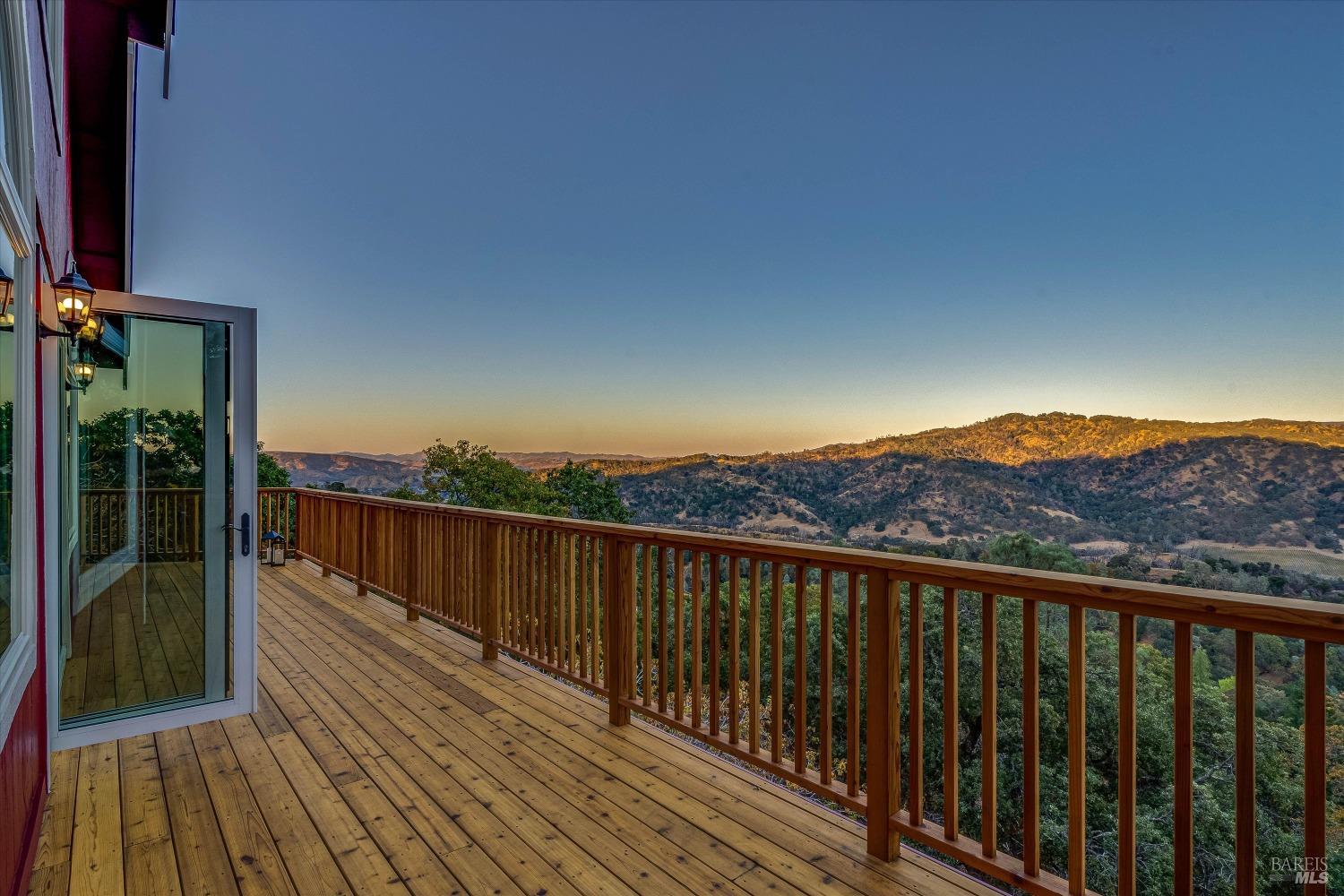 448 Country Club Ln