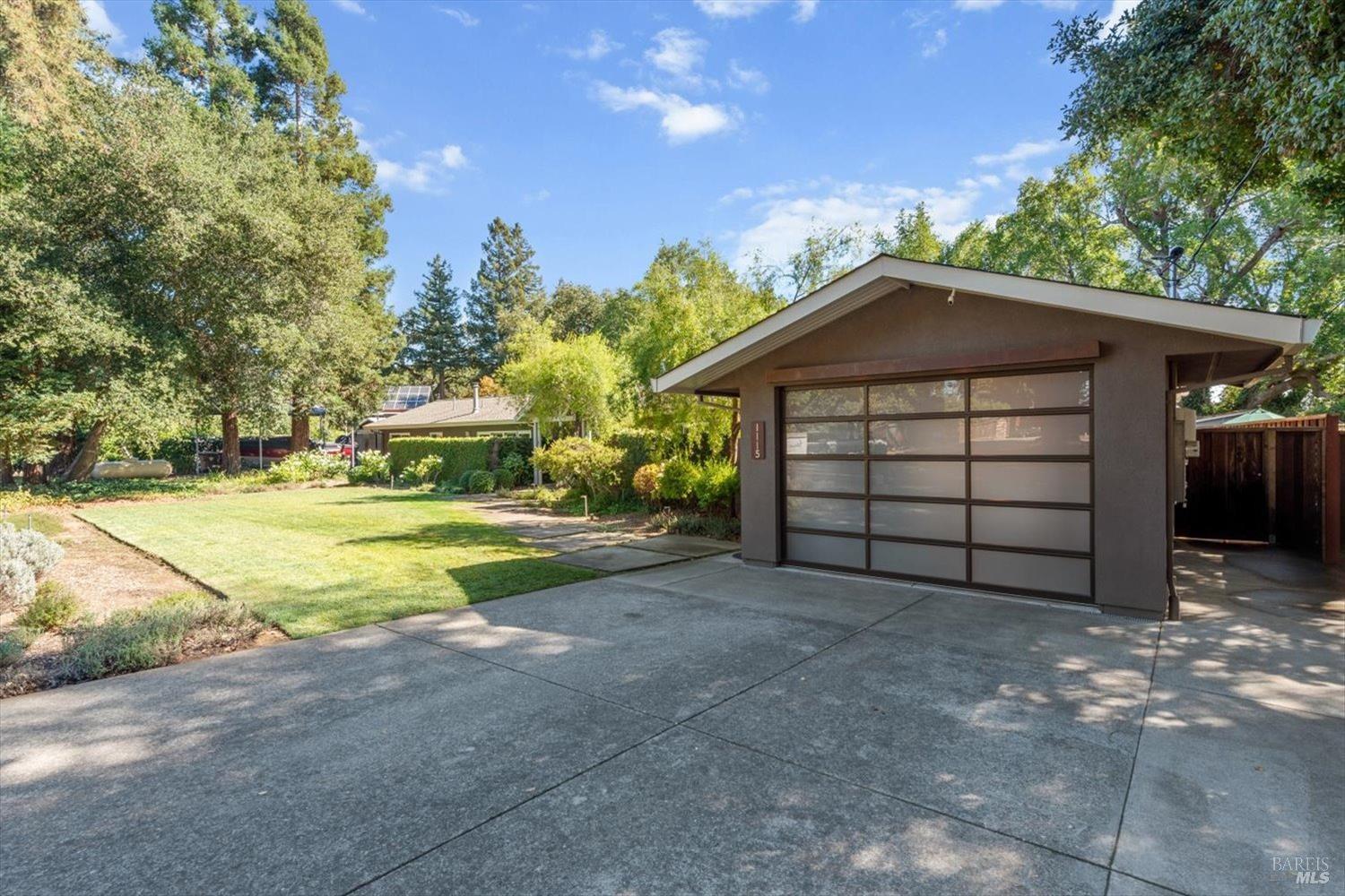 1115 Petra Dr