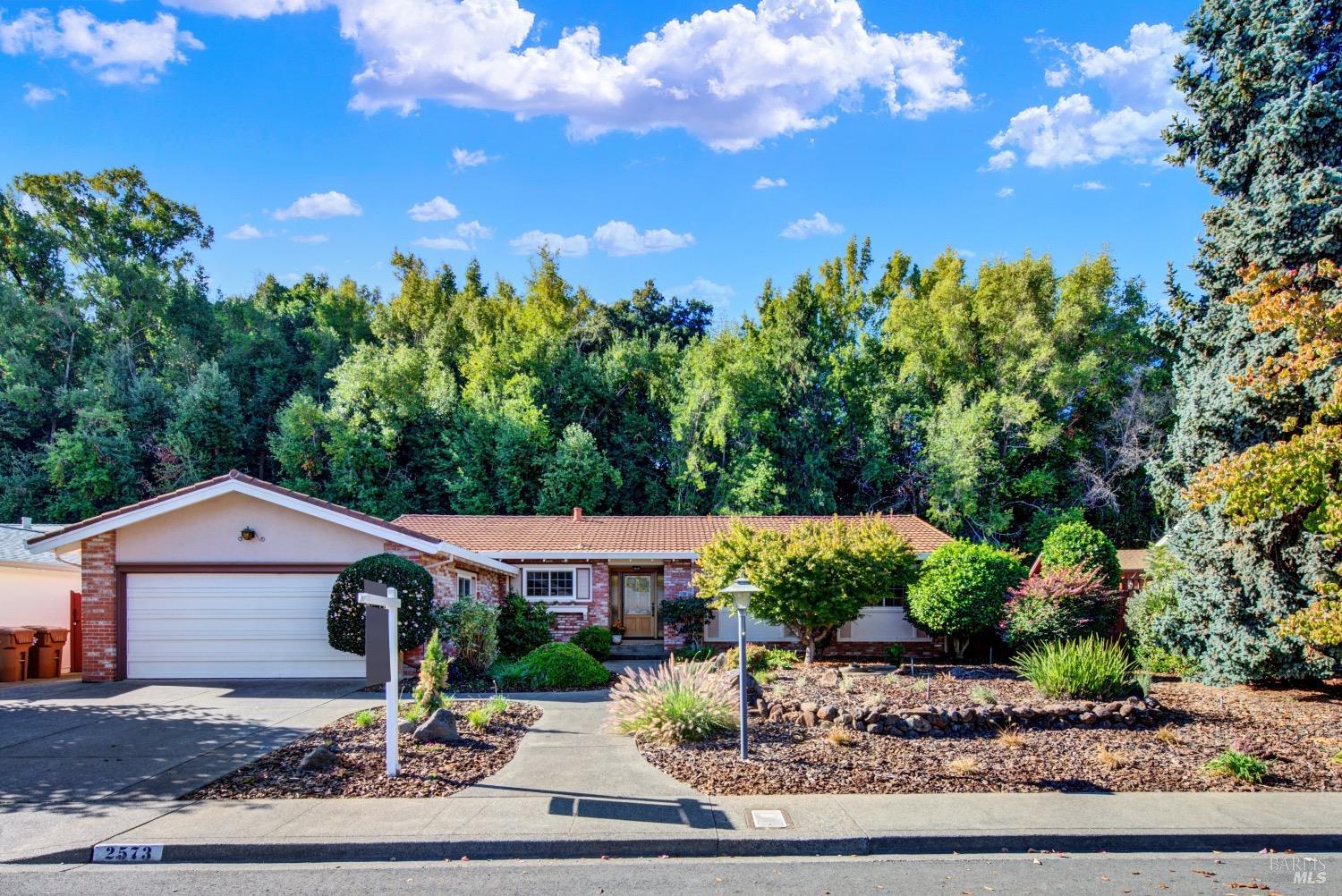 2573 Rollingwood Dr