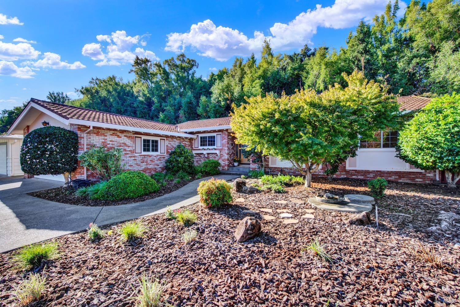 2573 Rollingwood Dr