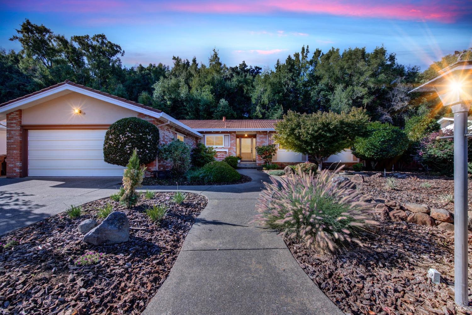 2573 Rollingwood Dr