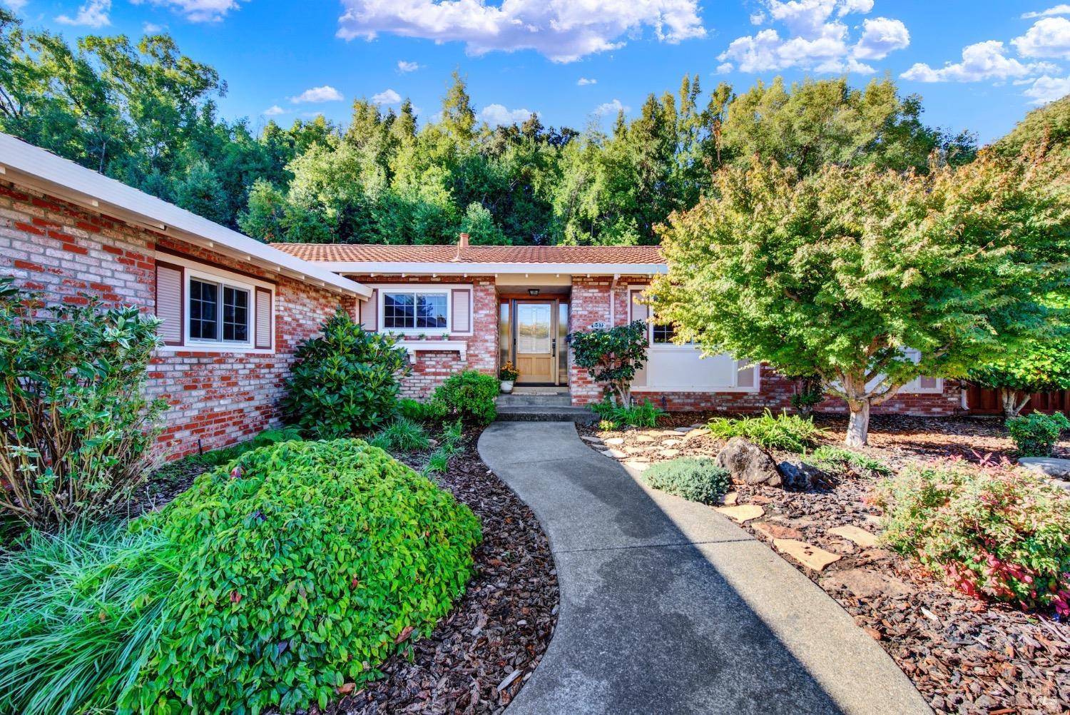 2573 Rollingwood Dr
