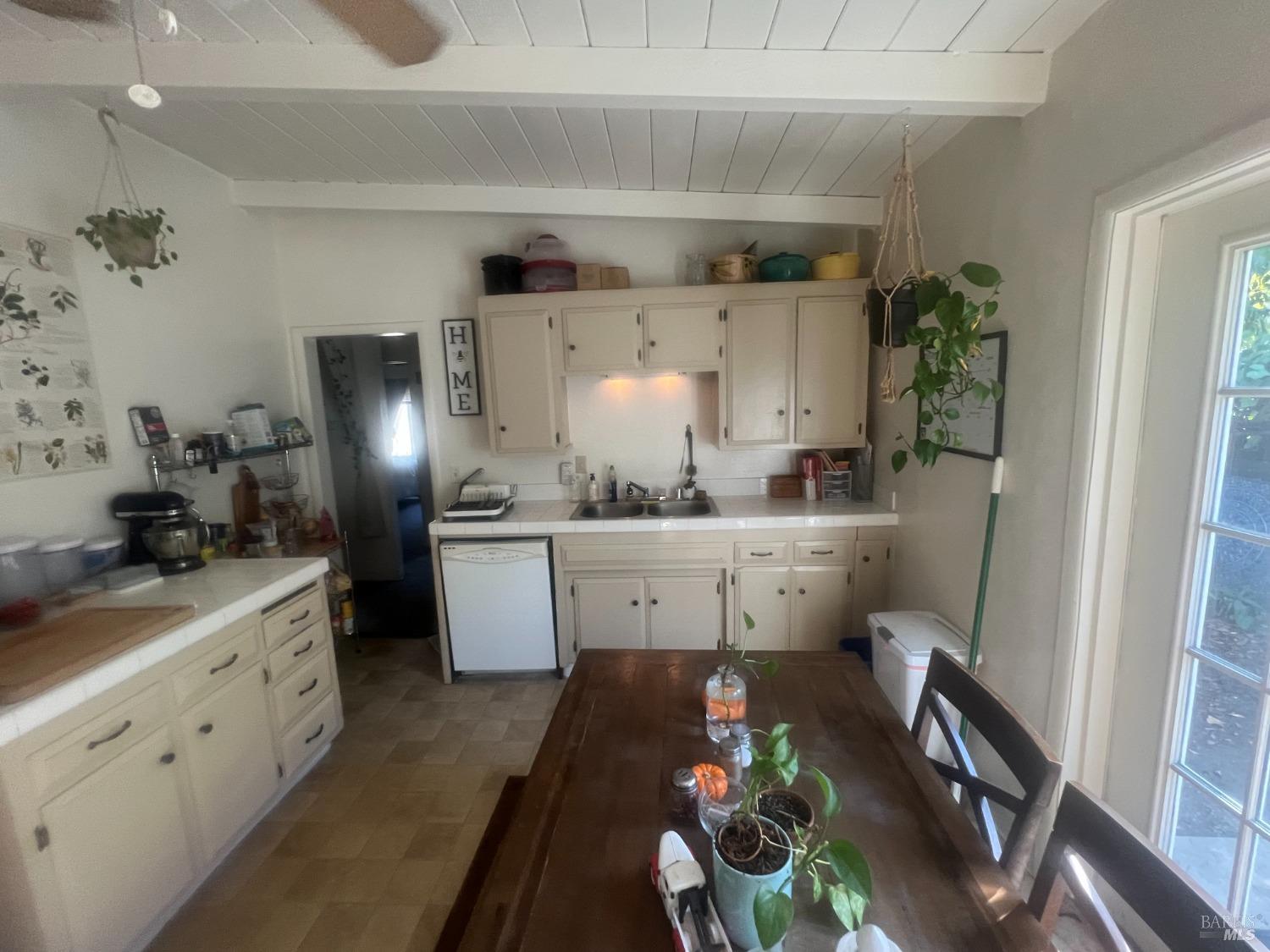 1591-1593 King St