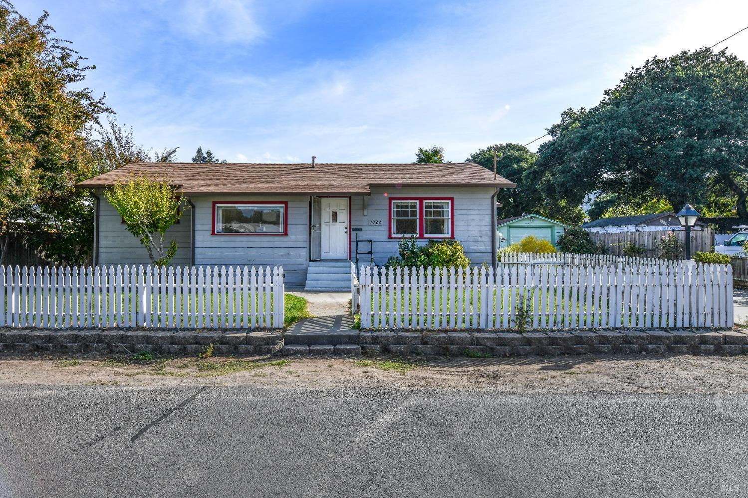 2200 Tejas Ave