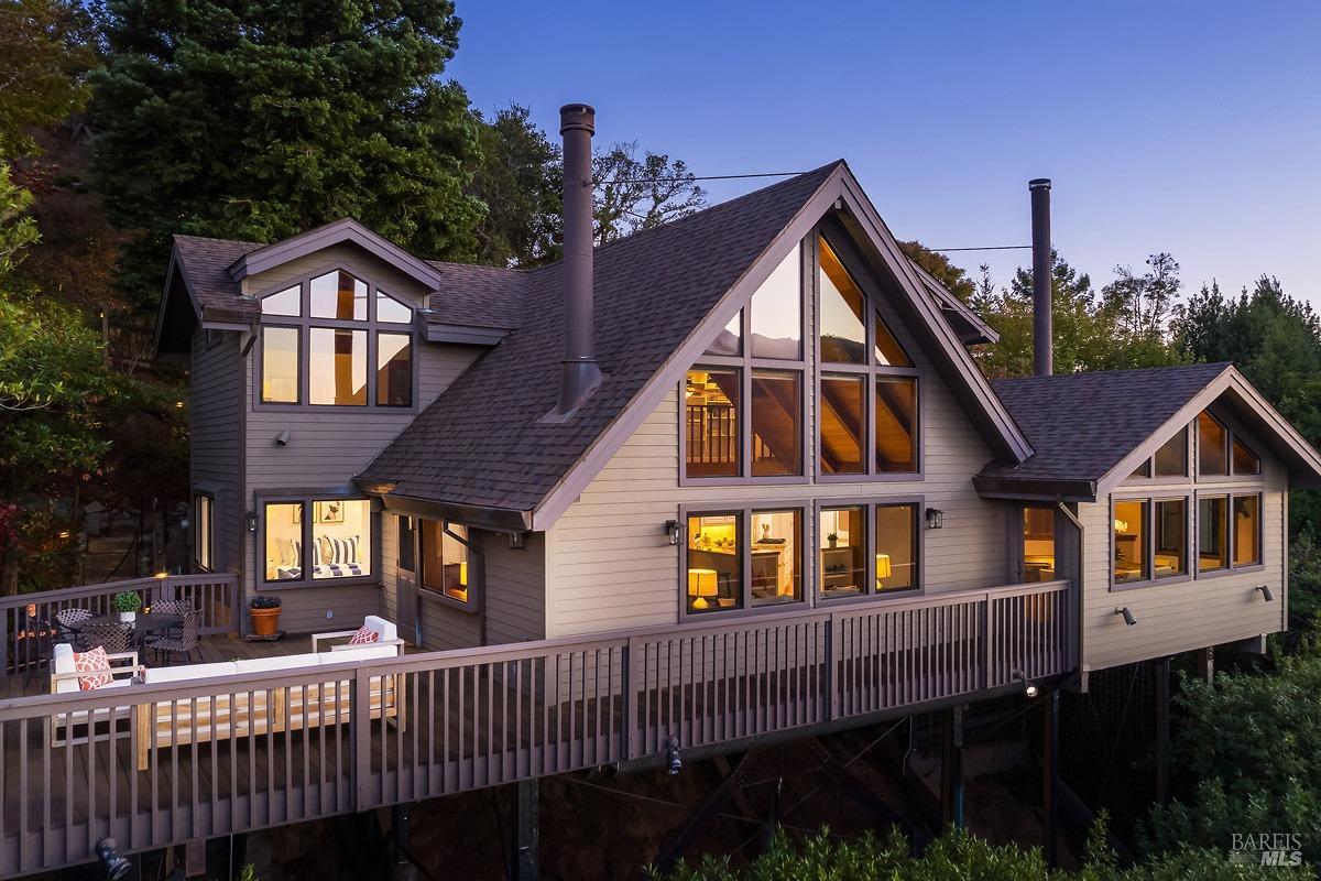 15 Fairview Ave