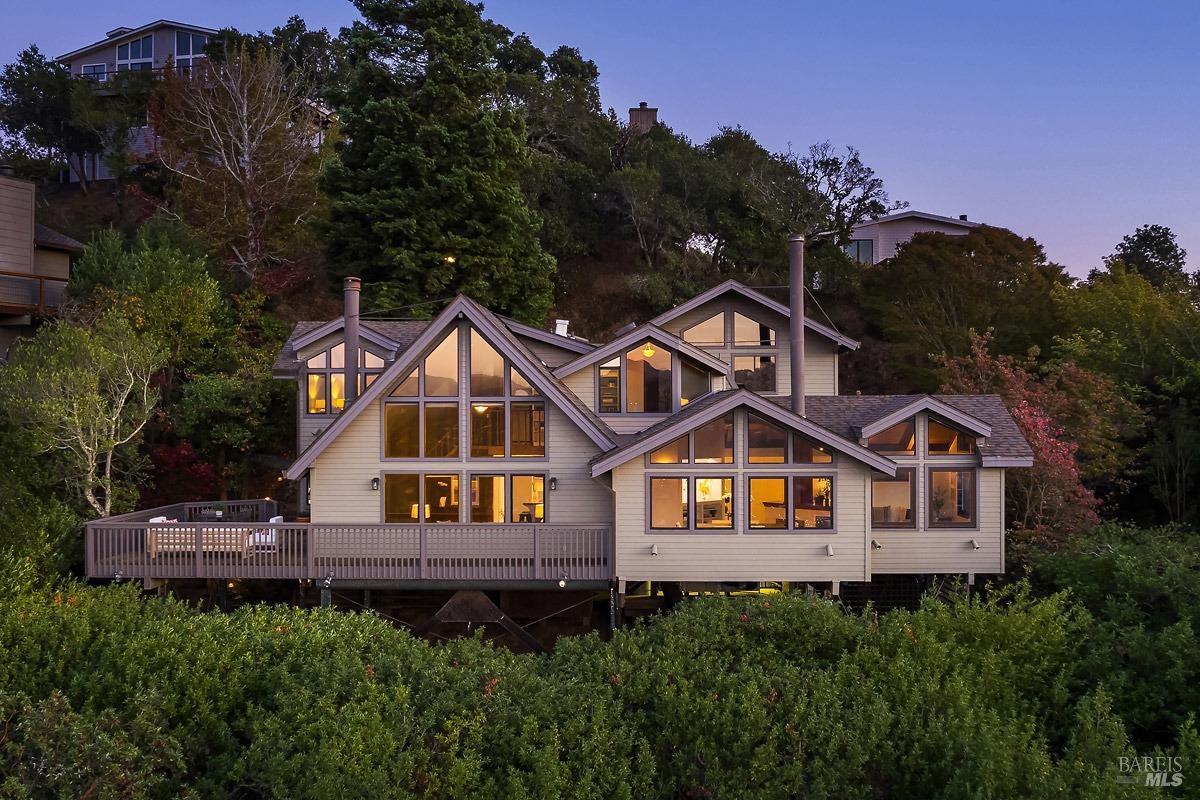 15 Fairview Ave