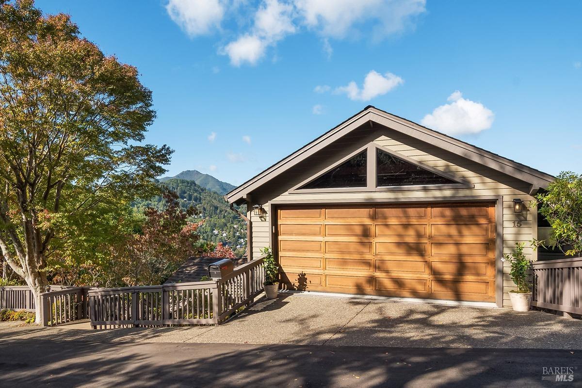 15 Fairview Ave