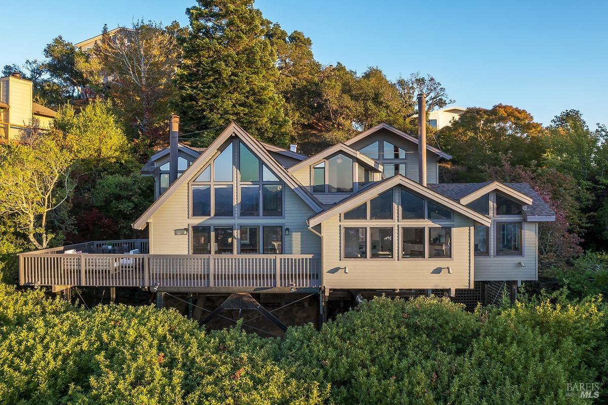 15 Fairview Ave