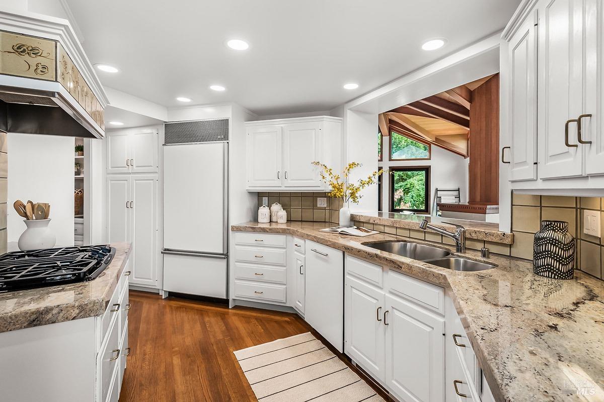 15 Fairview Ave
