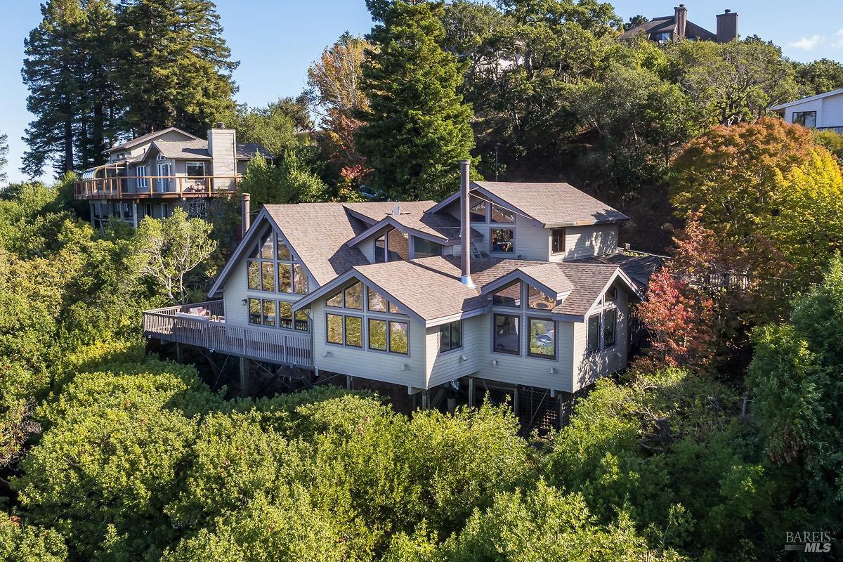 15 Fairview Ave