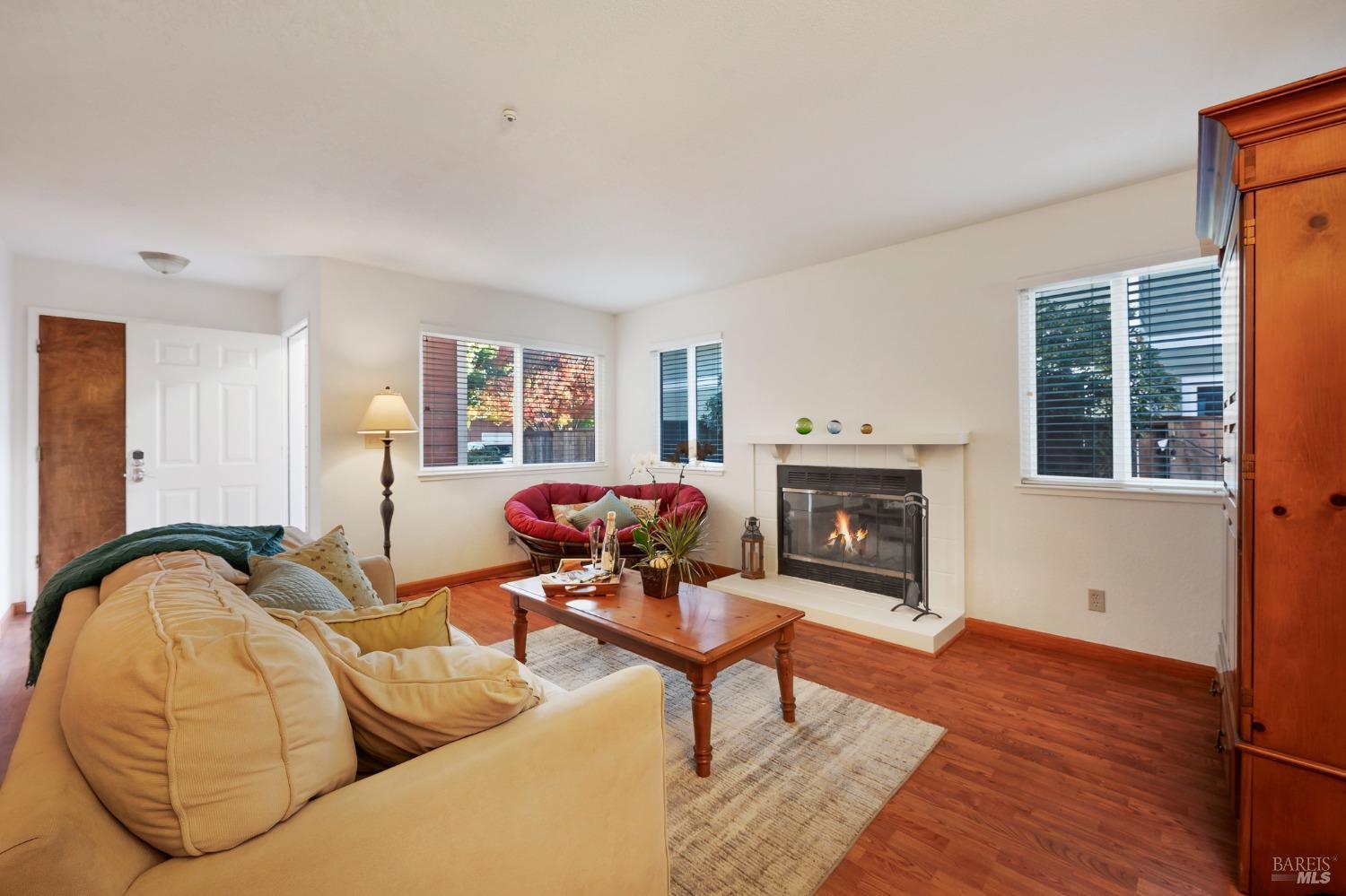 5 Meadowbrook Ct