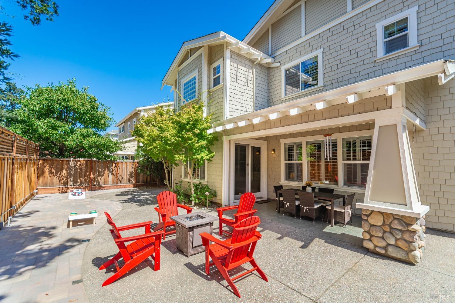 15 Catania Ct