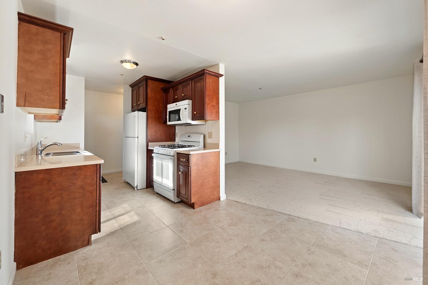 5044 Charmian Dr