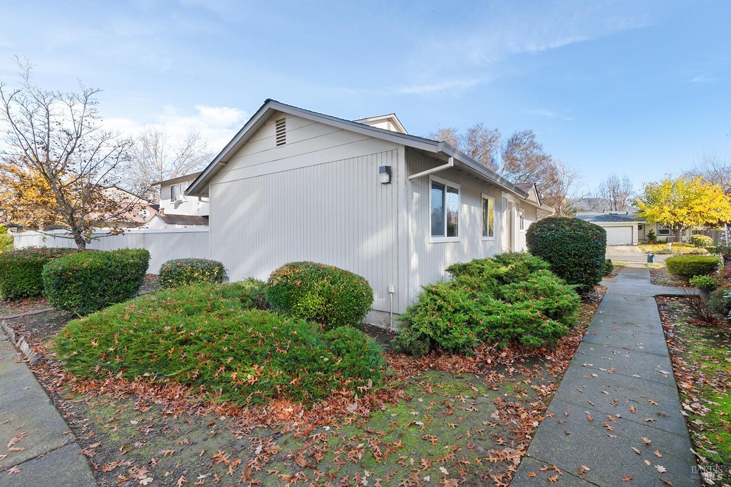 5044 Charmian Dr