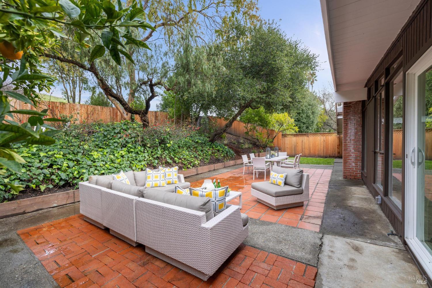 574 Woodbine Dr