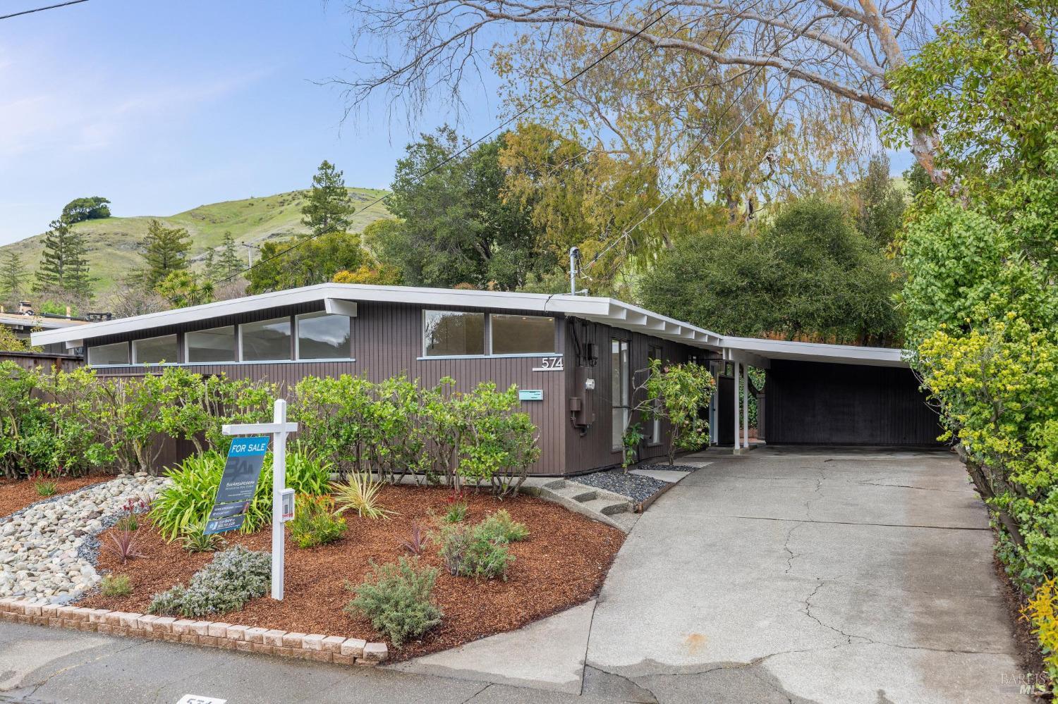 574 Woodbine Dr