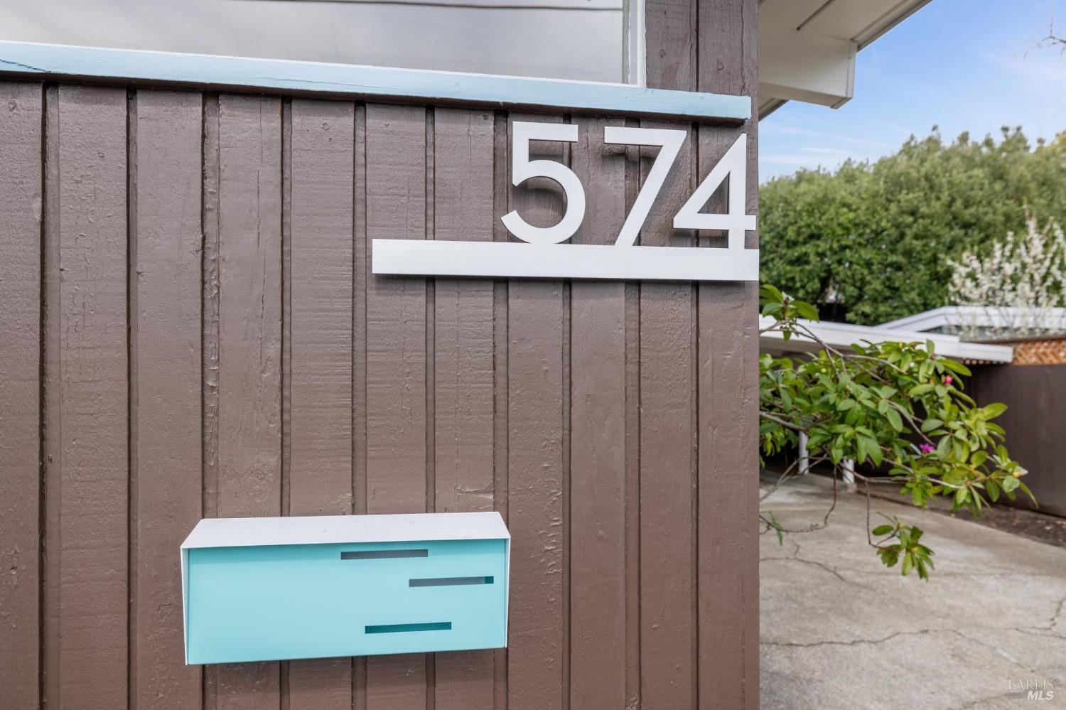 574 Woodbine Dr