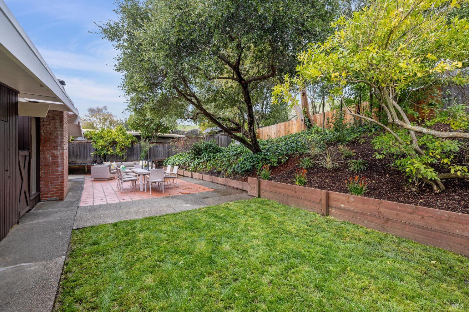 574 Woodbine Dr