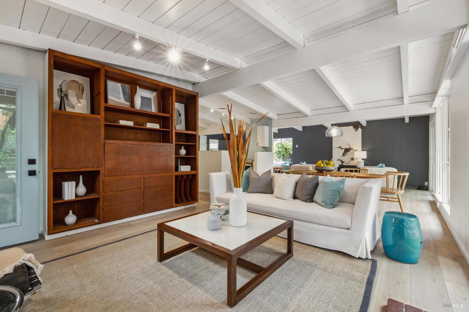 574 Woodbine Dr