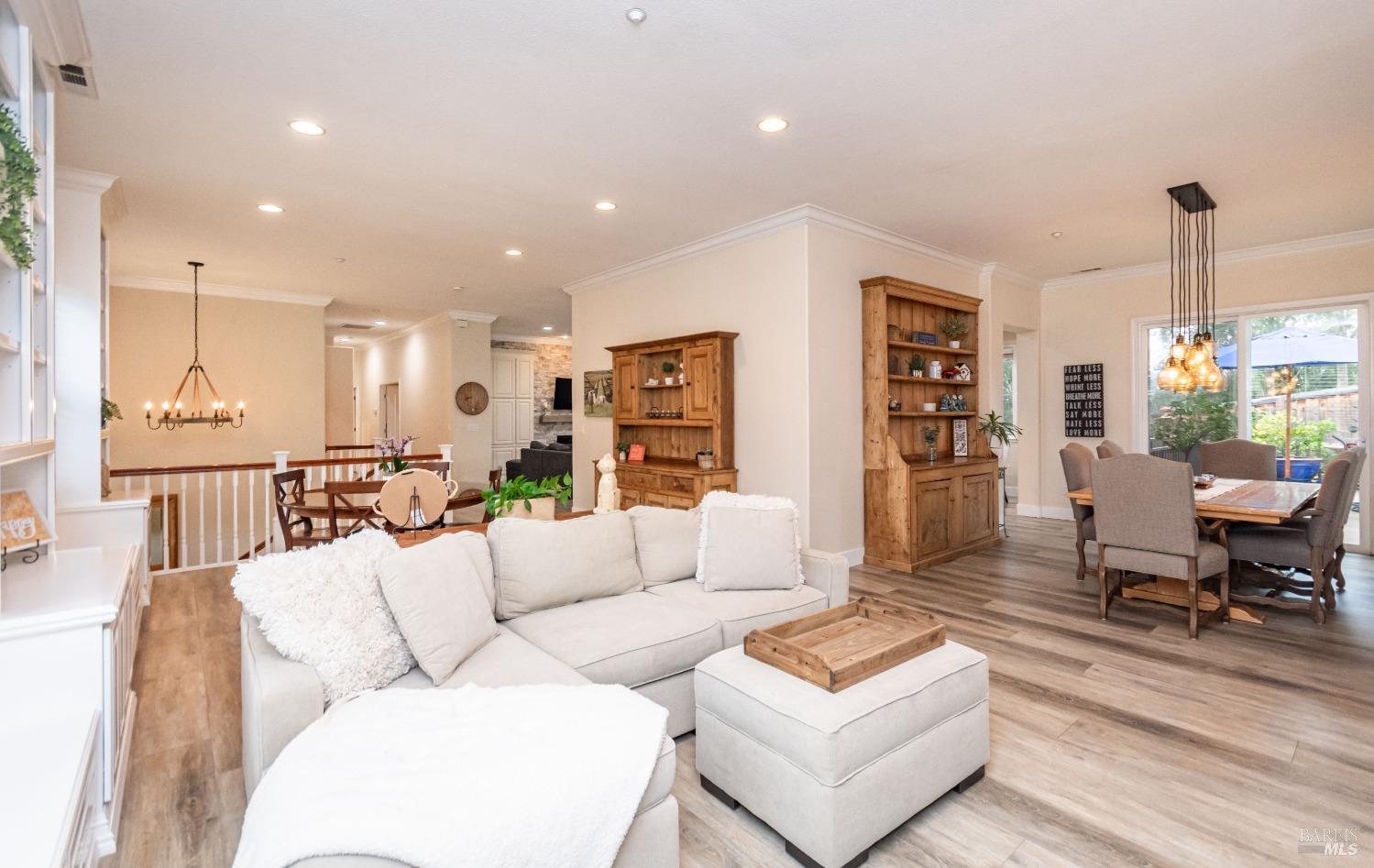 1109 Scenic Pl