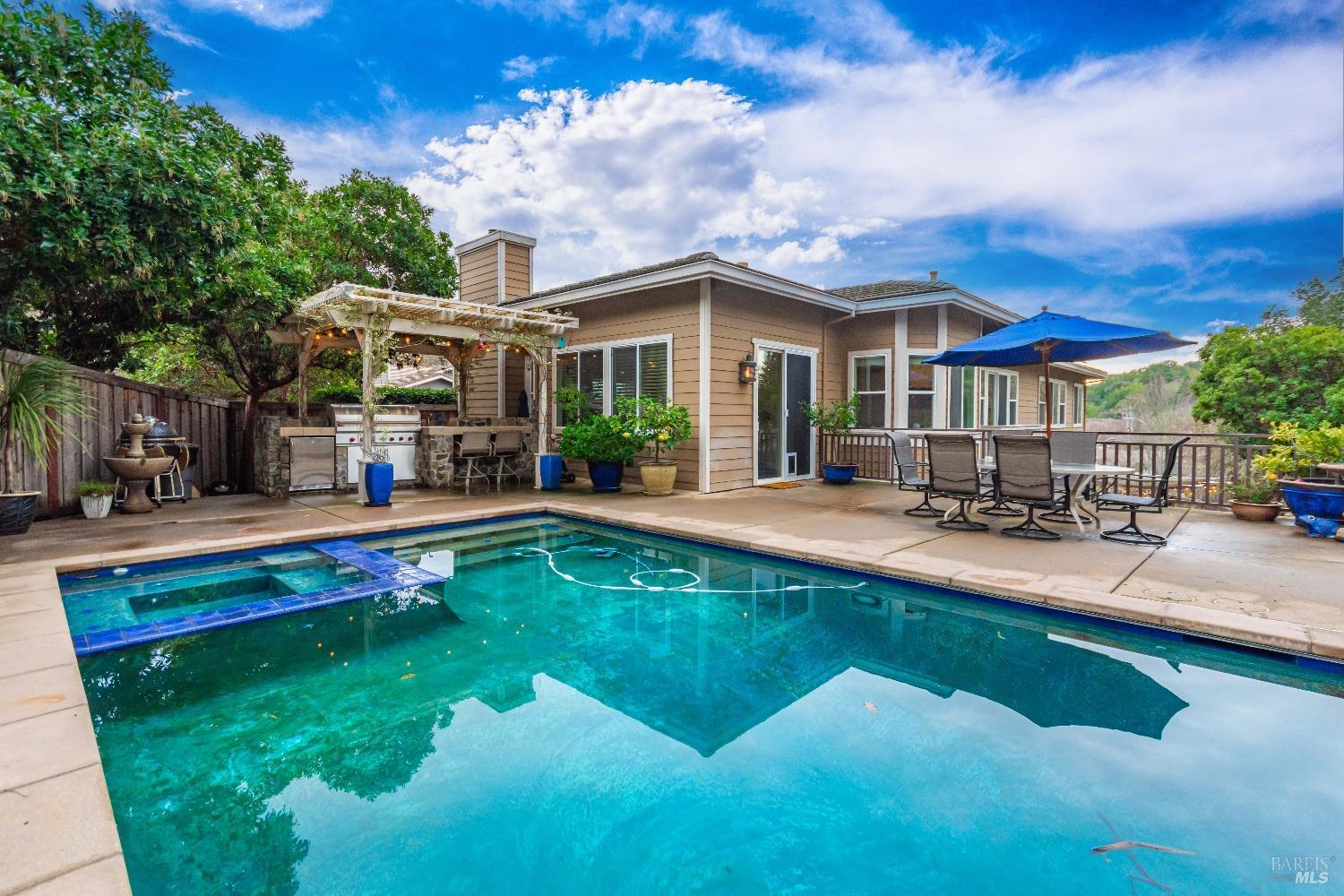 1109 Scenic Pl