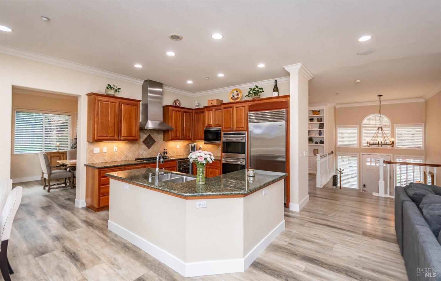 1109 Scenic Pl