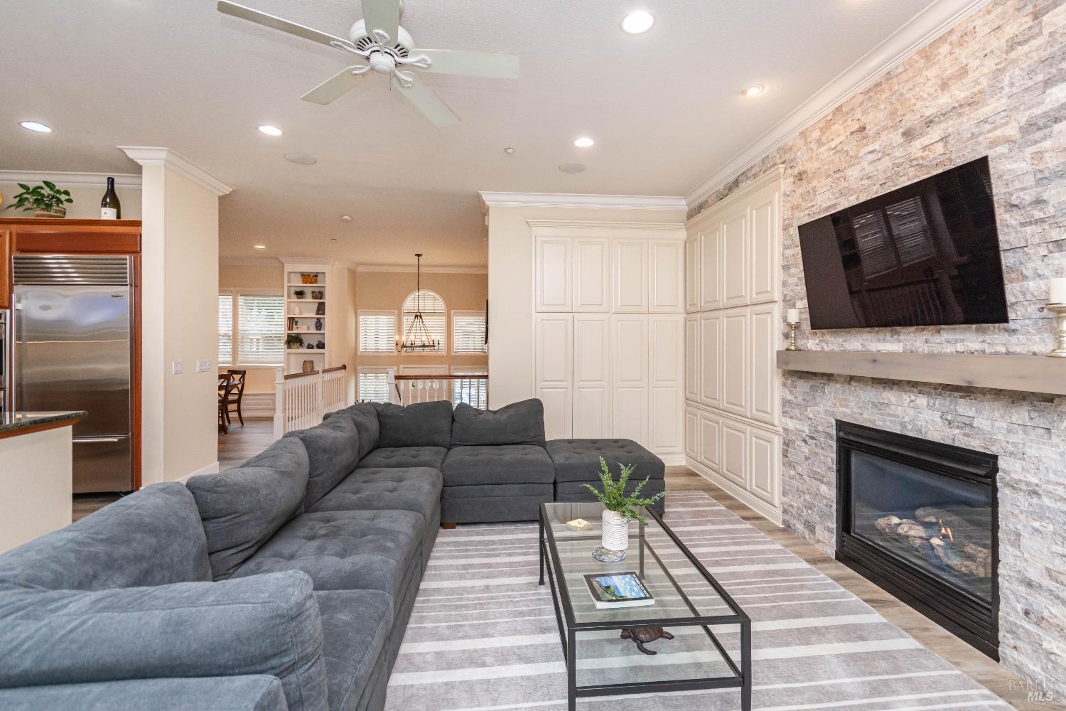 1109 Scenic Pl