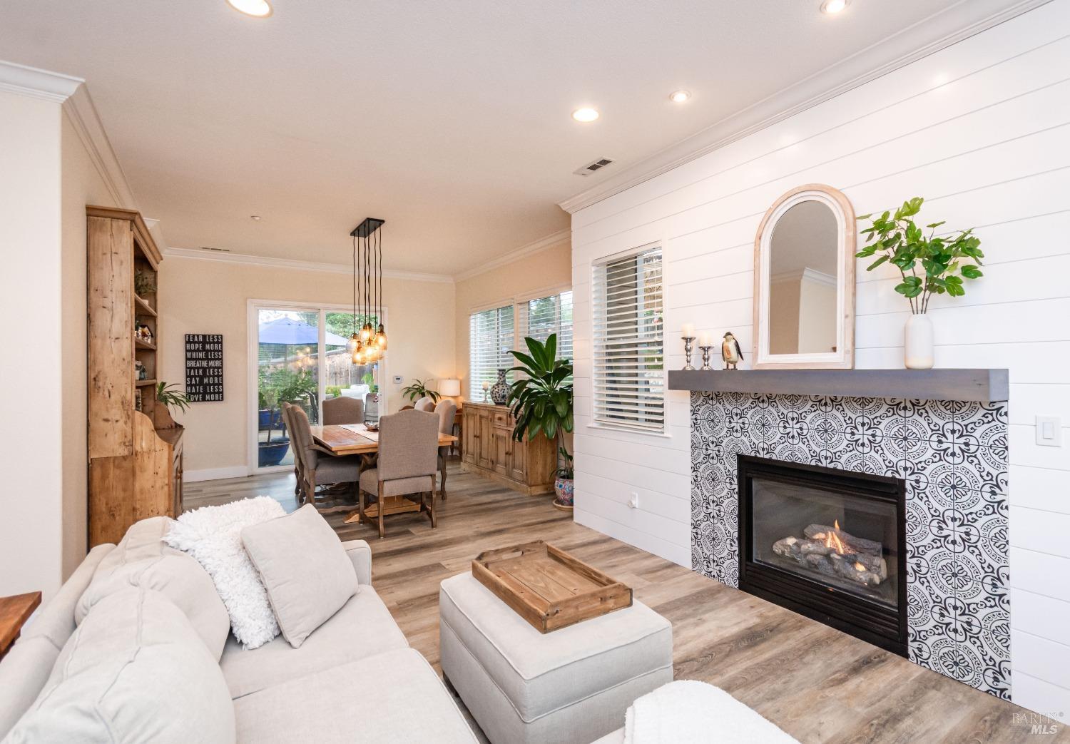 1109 Scenic Pl