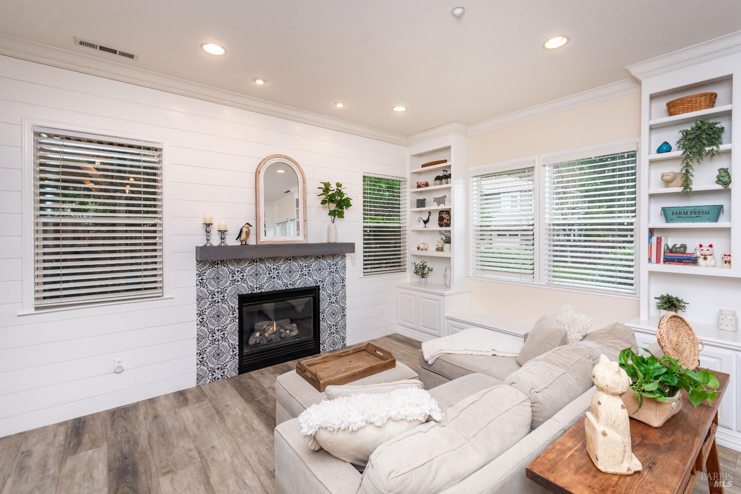 1109 Scenic Pl