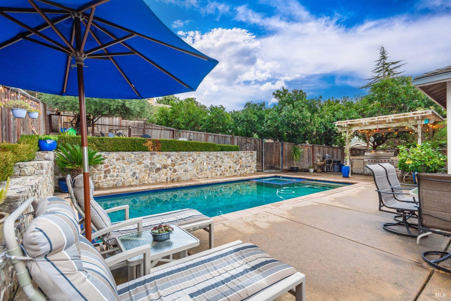 1109 Scenic Pl