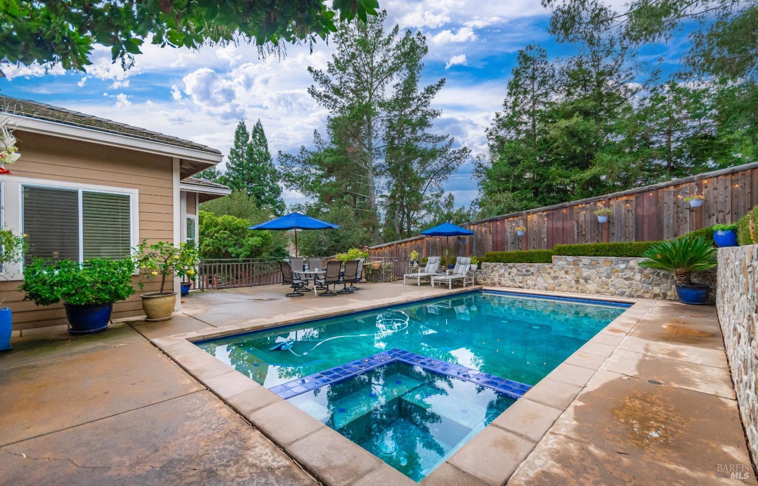 1109 Scenic Pl