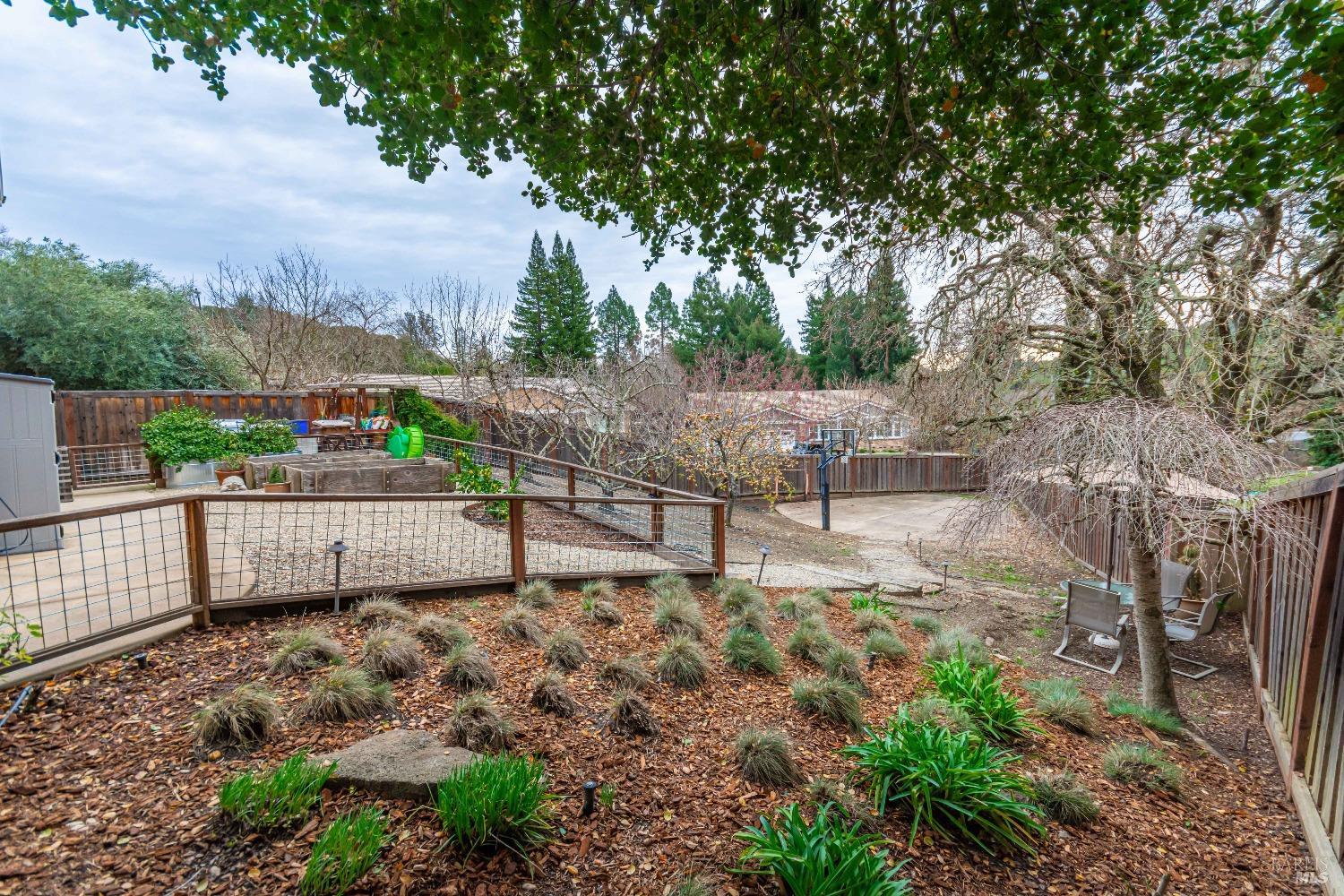 1109 Scenic Pl