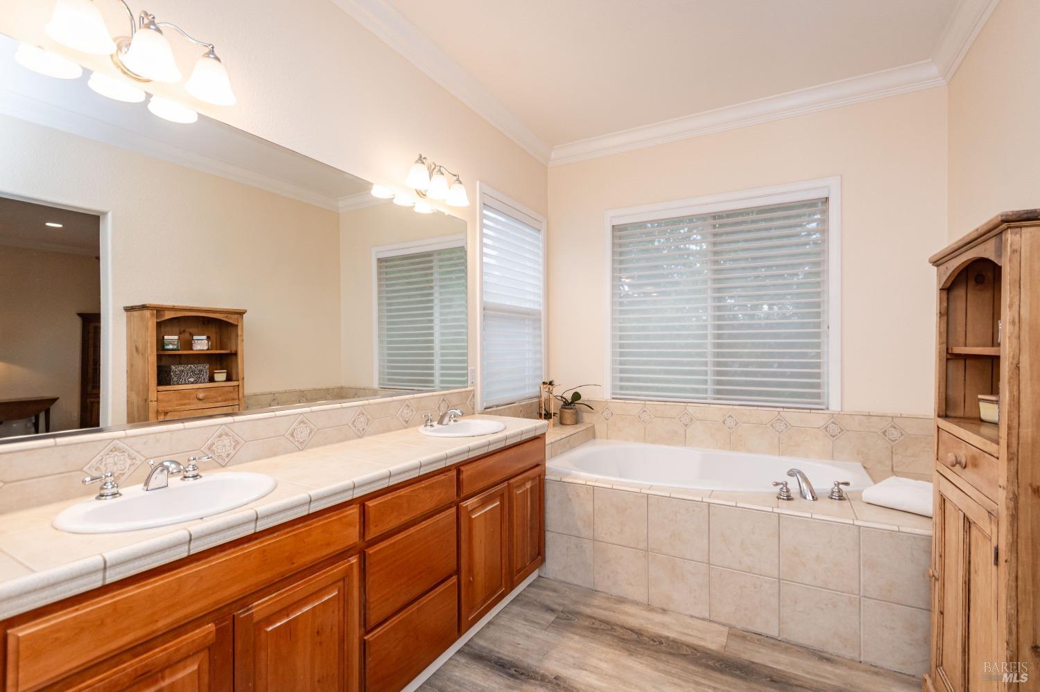 1109 Scenic Pl