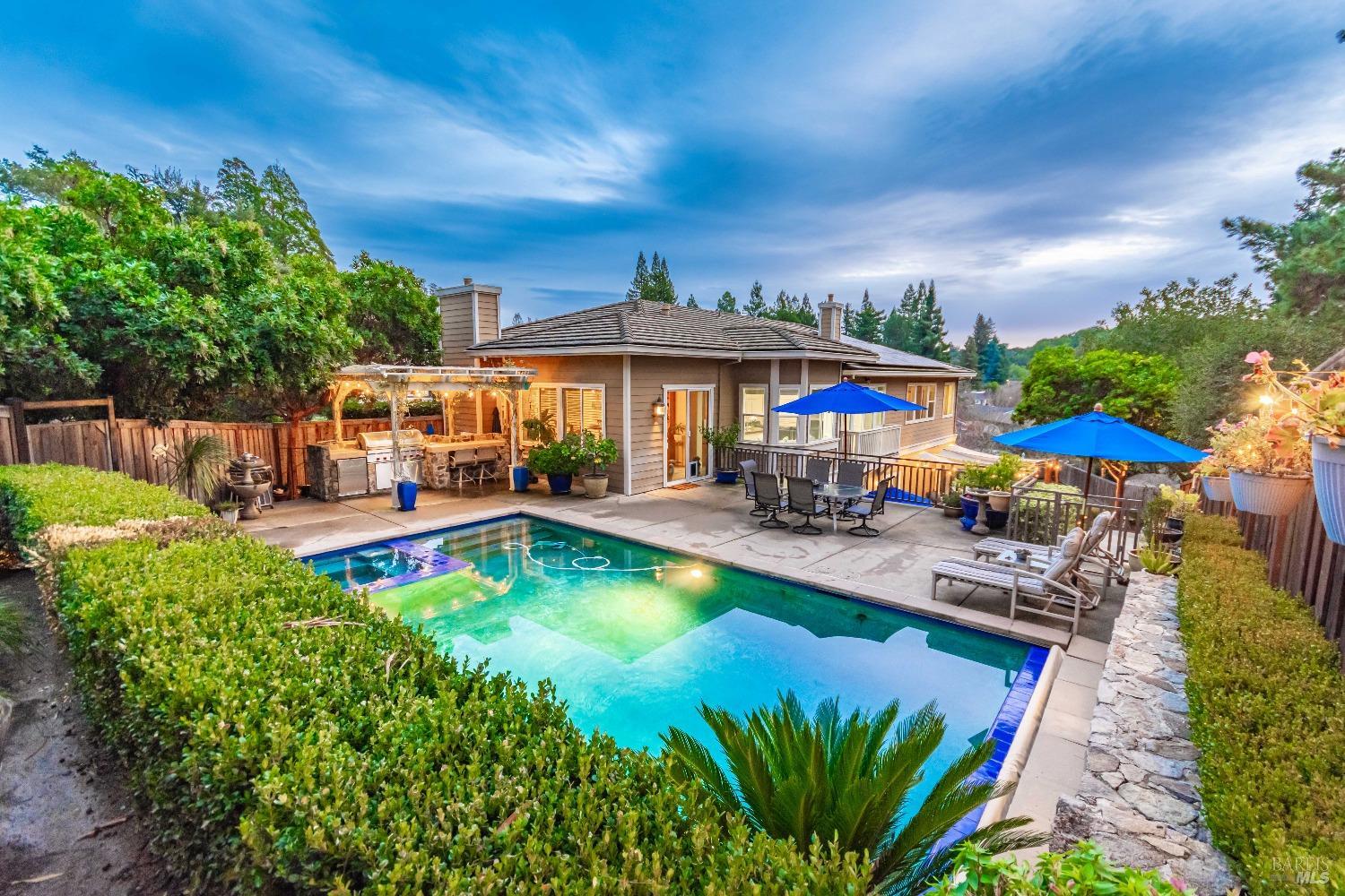 1109 Scenic Pl