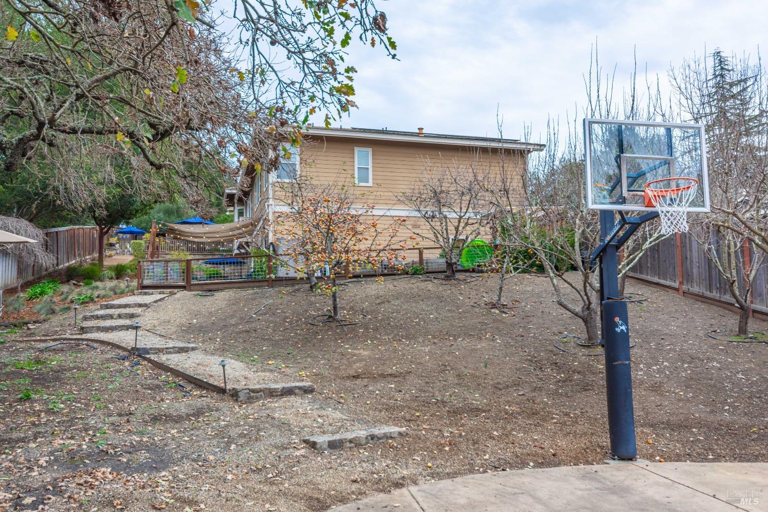 1109 Scenic Pl