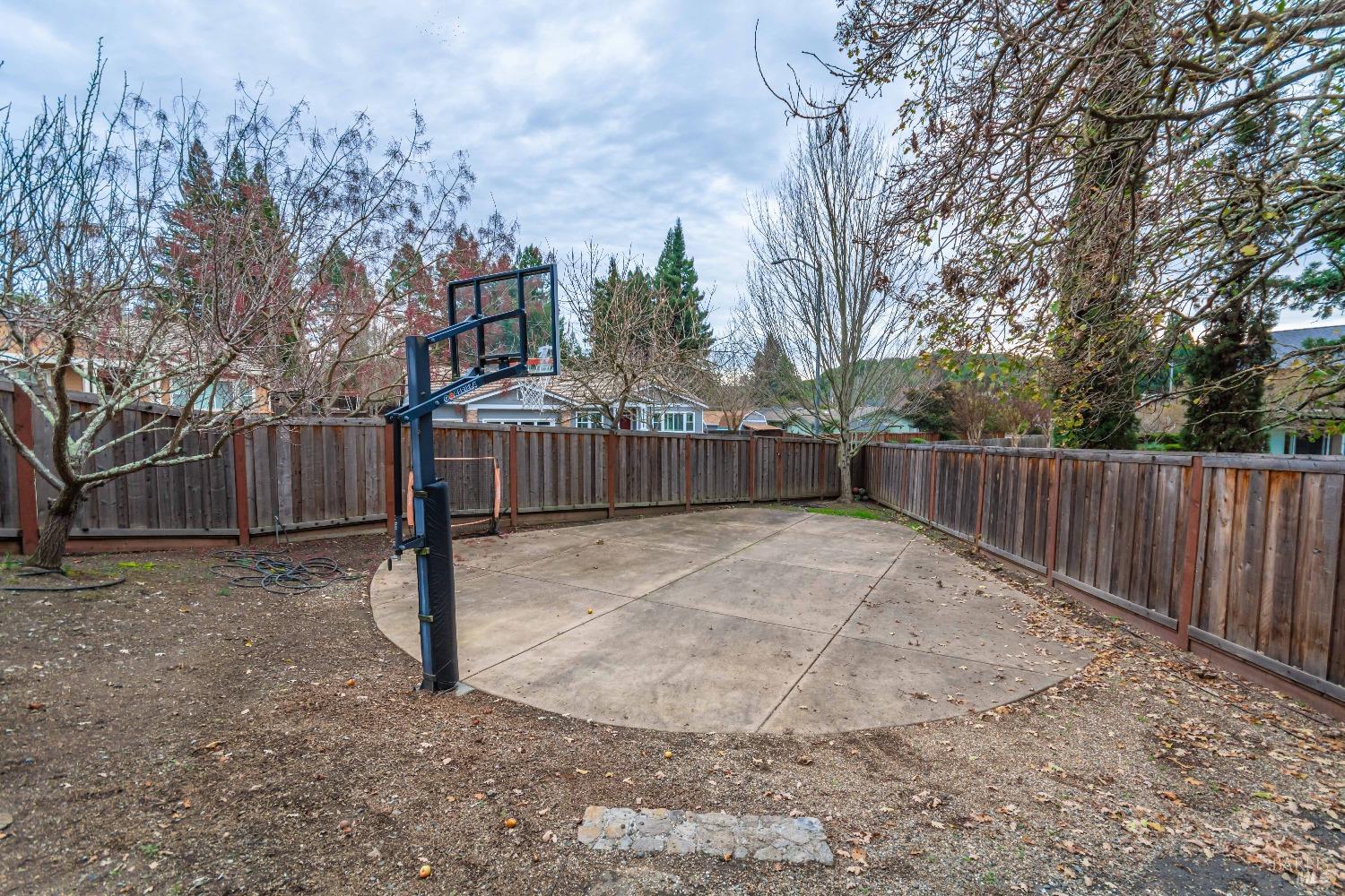 1109 Scenic Pl